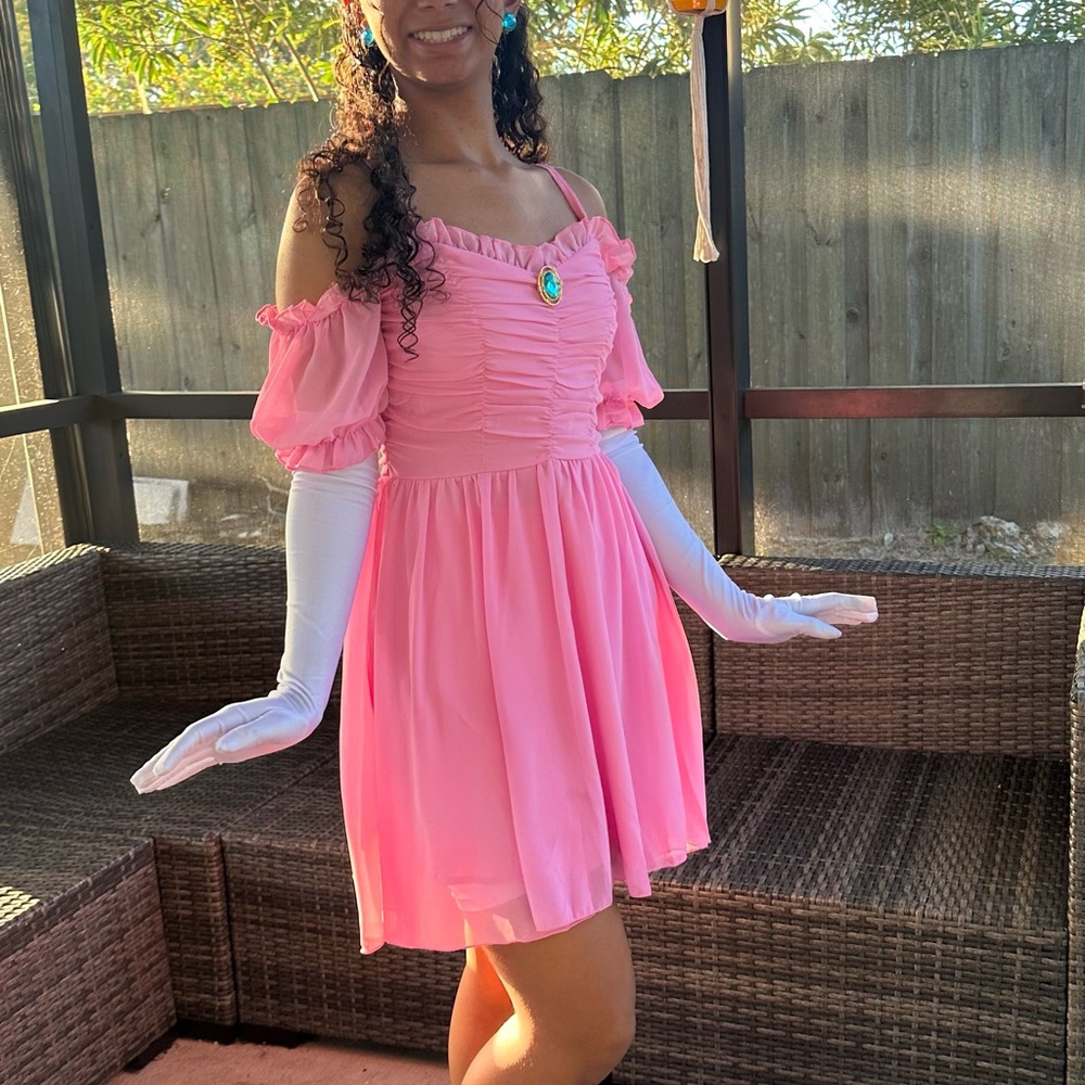 XS (2) SHEIN PINK Shoulder Frill
Trim Ruched Chiffon Dress